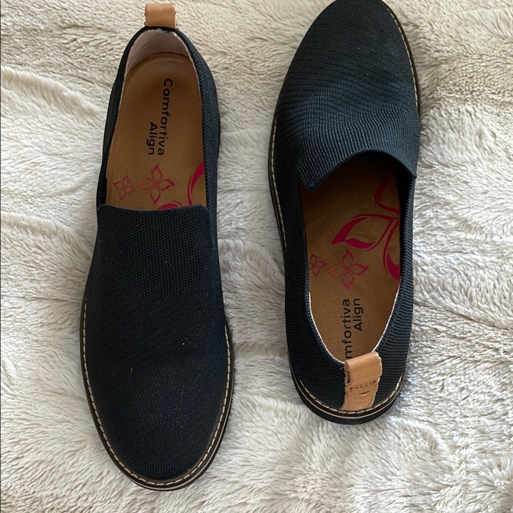 NEW! Comfortiva Black and Tan Casual Slip-On Loafers